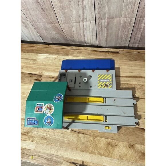 Britt Allcroft TOMY 1999 train station Not Working - Picture 1 of 10